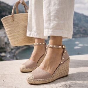 Valentino Garavani Rockstud Espadrille Wedge Sandals Poudre Leather 95mm EU 35